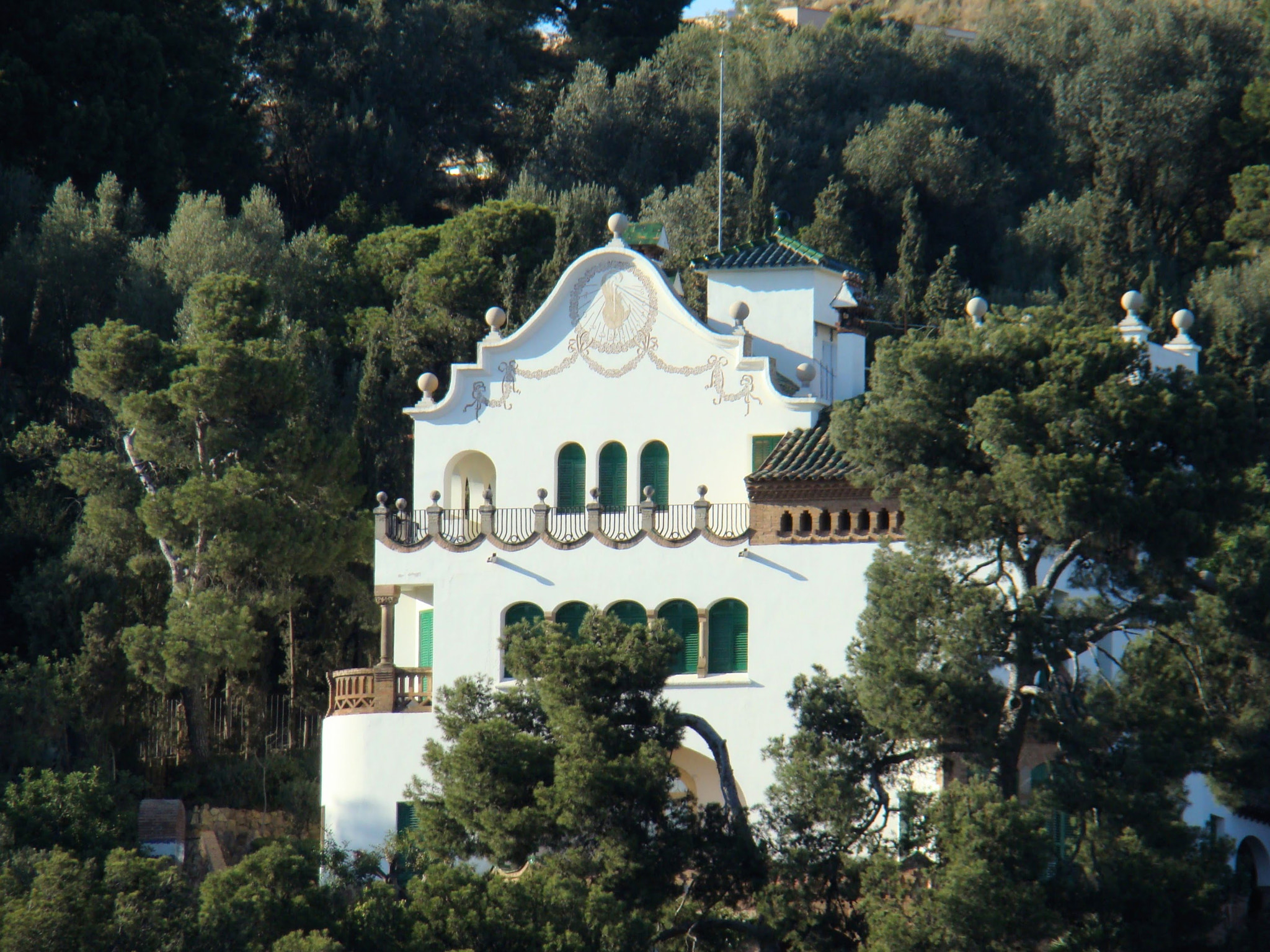 Sony DSC-H9 sample photo. Güell en color photography