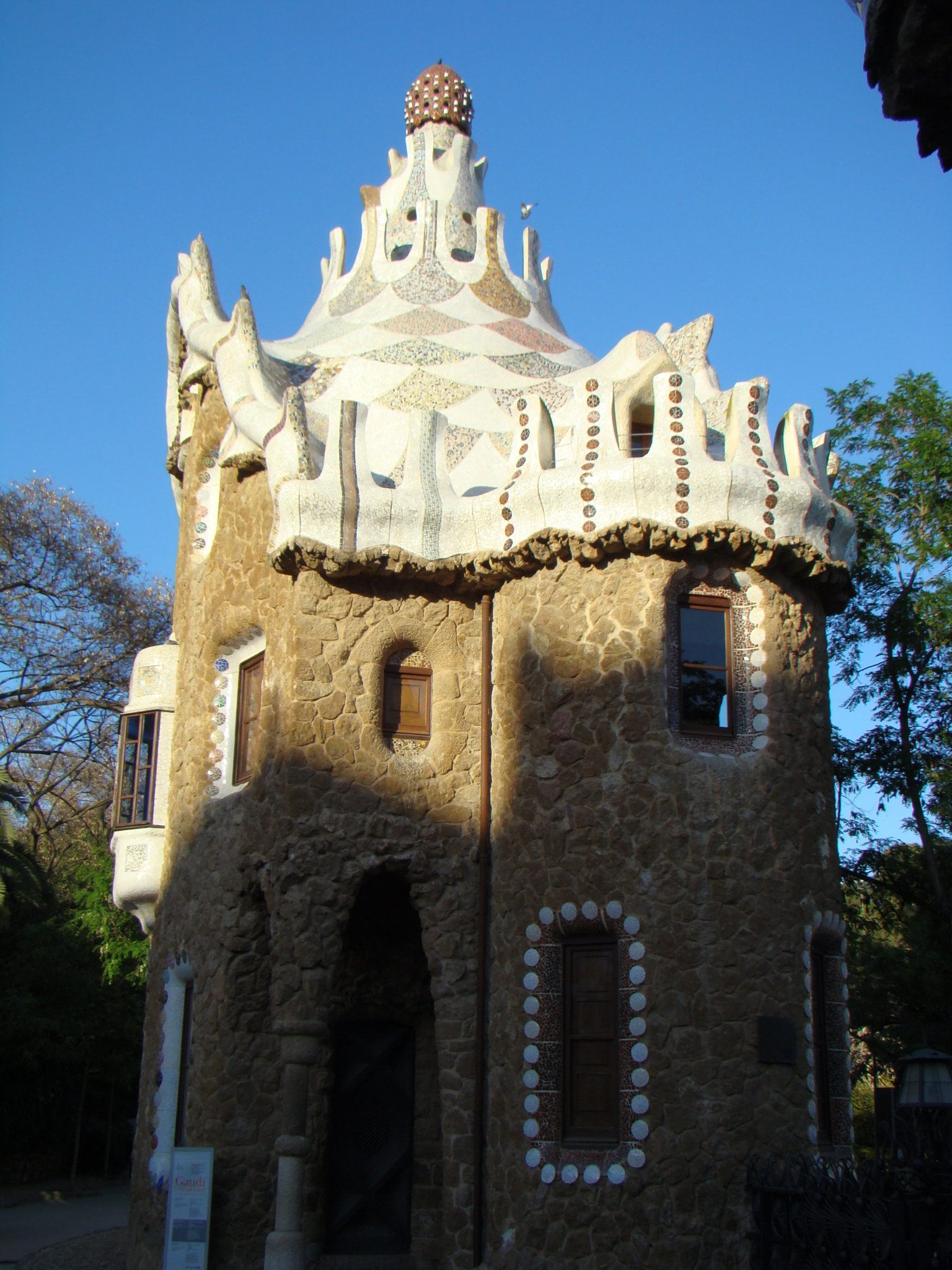 Sony DSC-H9 sample photo. Güell en color photography