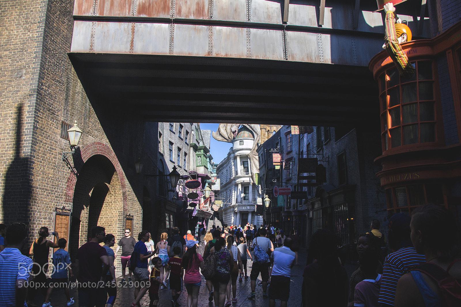 Canon EOS 100D (EOS Rebel SL1 / EOS Kiss X7) sample photo. Diagon alley photography