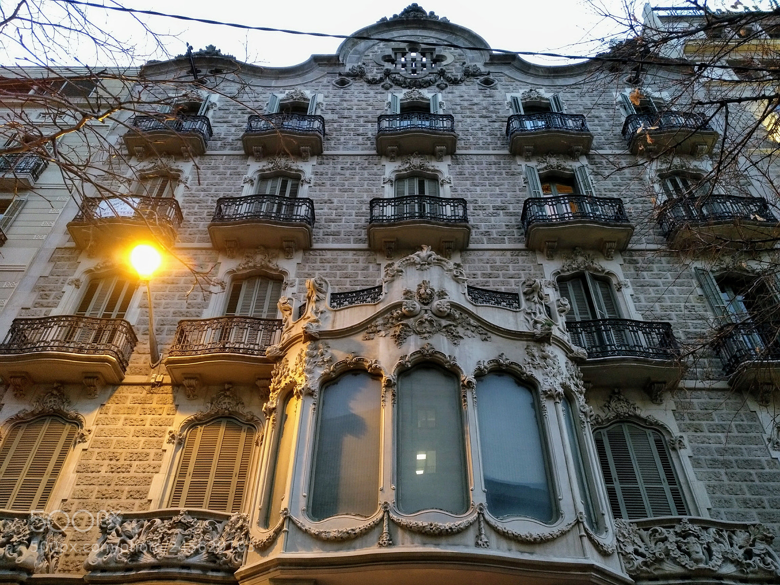 HUAWEI nova plus sample photo. M.g. barcelona building photography