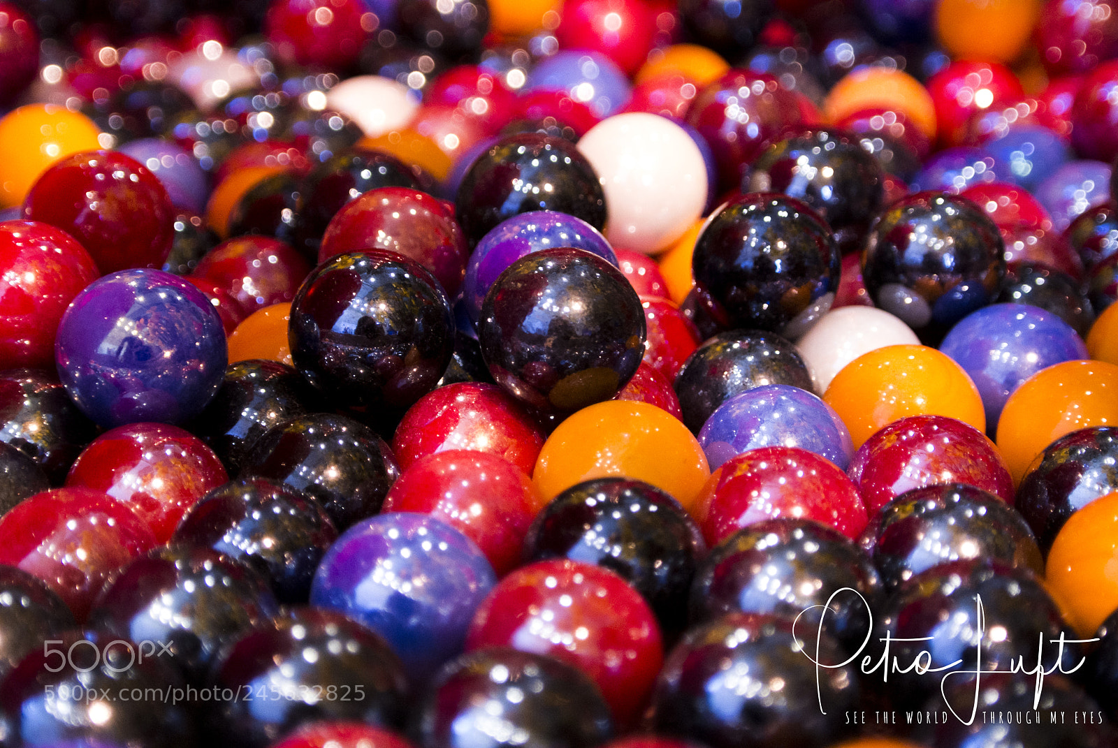 Nikon 1 V1 sample photo. Colored kristal balls photography
