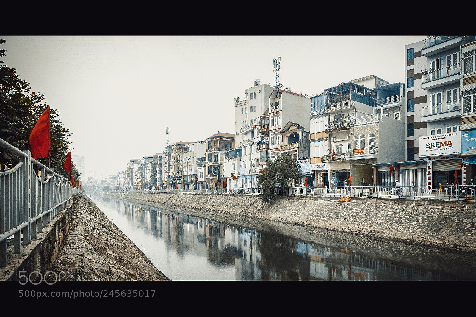 Canon EOS M10 sample photo. Nguyen canh di street photography