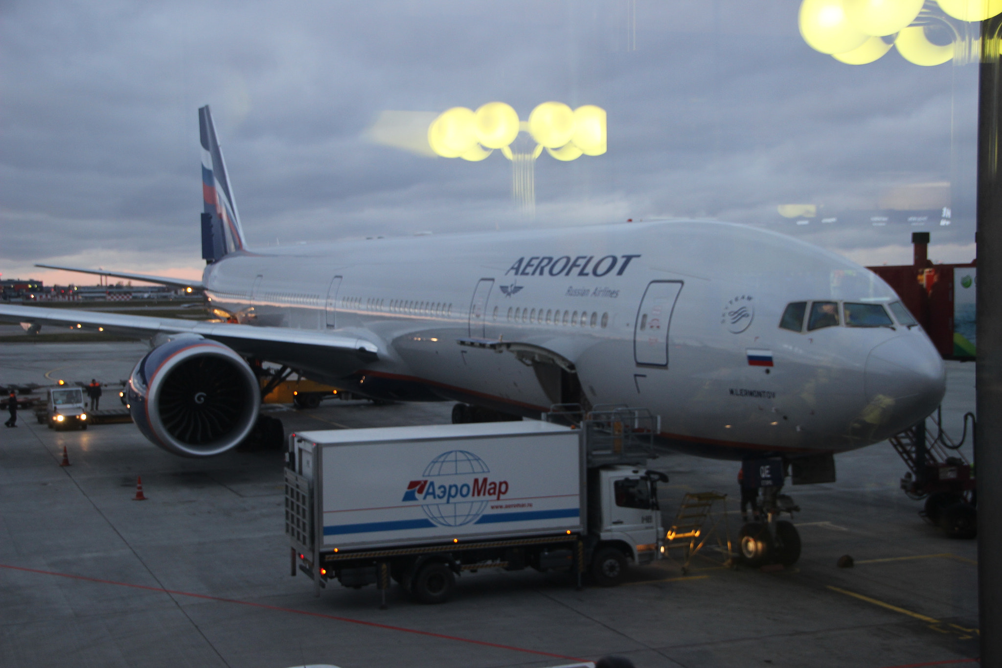 Sigma 18-250mm F3.5-6.3 DC OS HSM sample photo. Big plane! photography