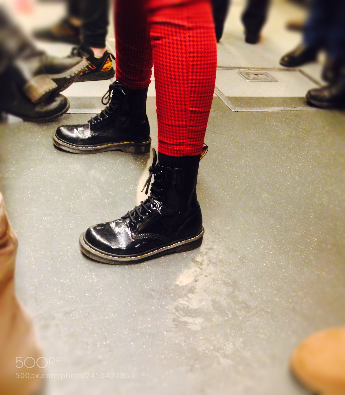 Apple iPhone 5c sample photo. Feet in subway o photography