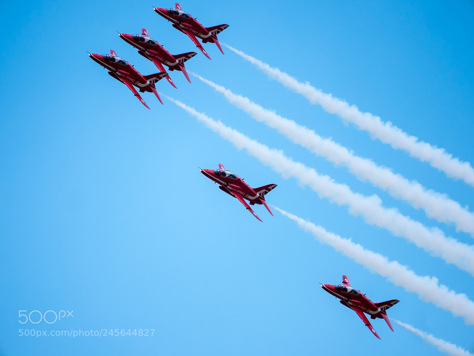 Panasonic Lumix DMC-GH4 sample photo. Red arrows, flyby photography