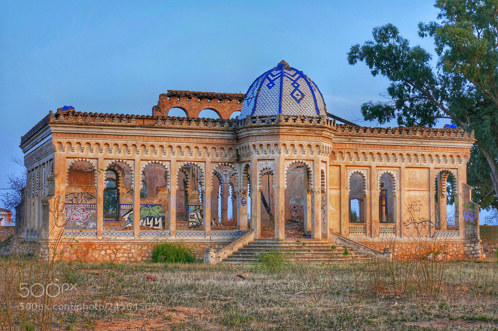 Panasonic Lumix DMC-GX85 (Lumix DMC-GX80 / Lumix DMC-GX7 Mark II) sample photo. The forgotten palace. photography