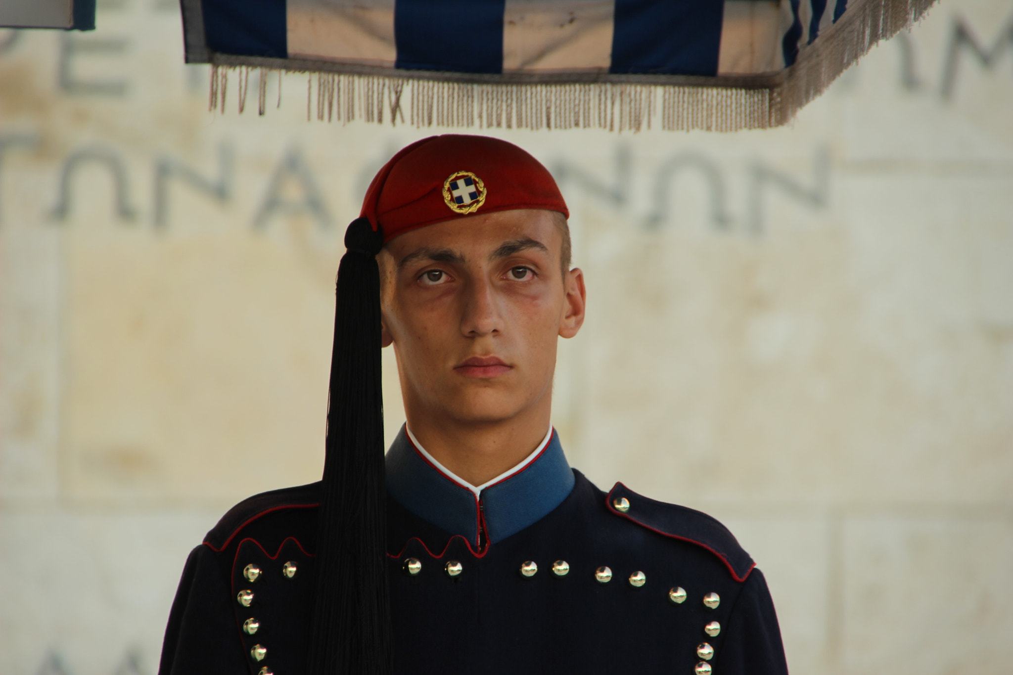Canon EOS 600D (Rebel EOS T3i / EOS Kiss X5) + Sigma 18-250mm F3.5-6.3 DC OS HSM sample photo. Athens guard photography
