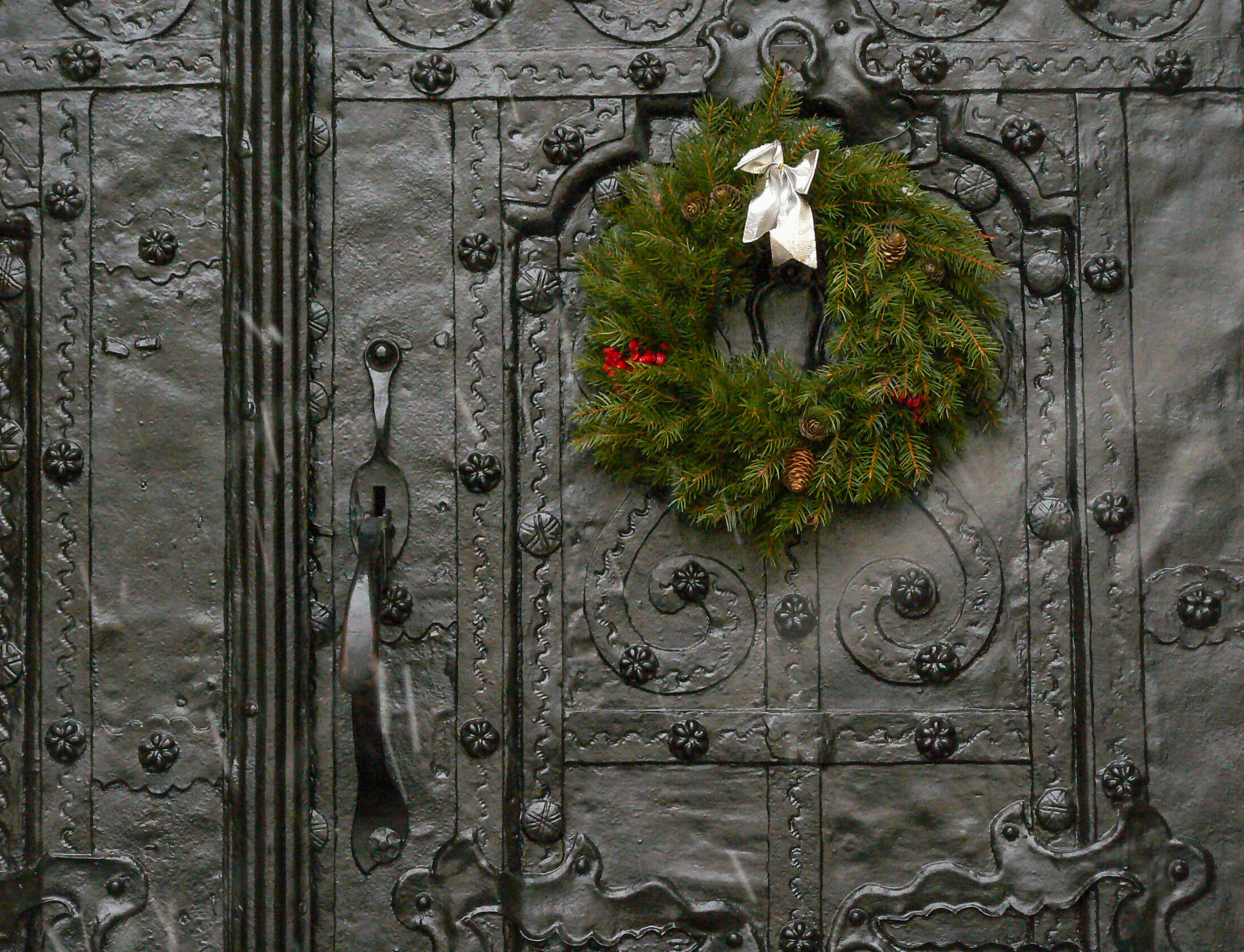 Panasonic DMC-FZ7 sample photo. Christmas wreath photography