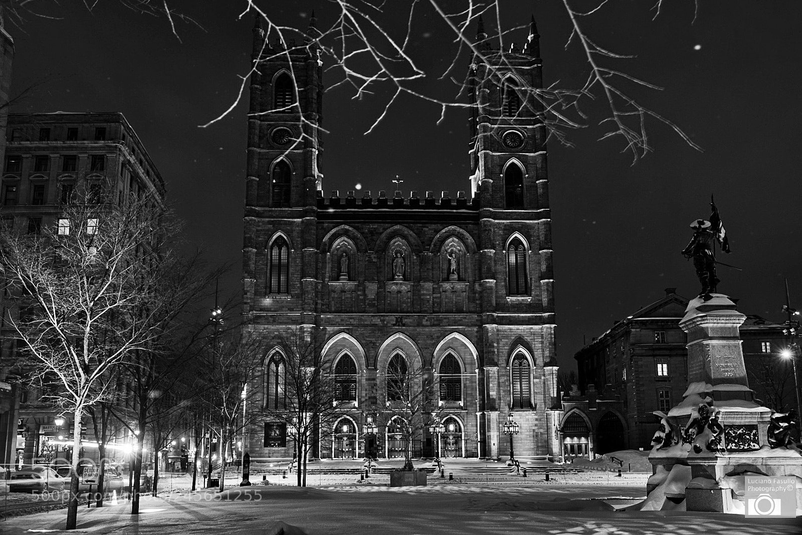 Sony a7R II sample photo. Worshipping in b&w photography
