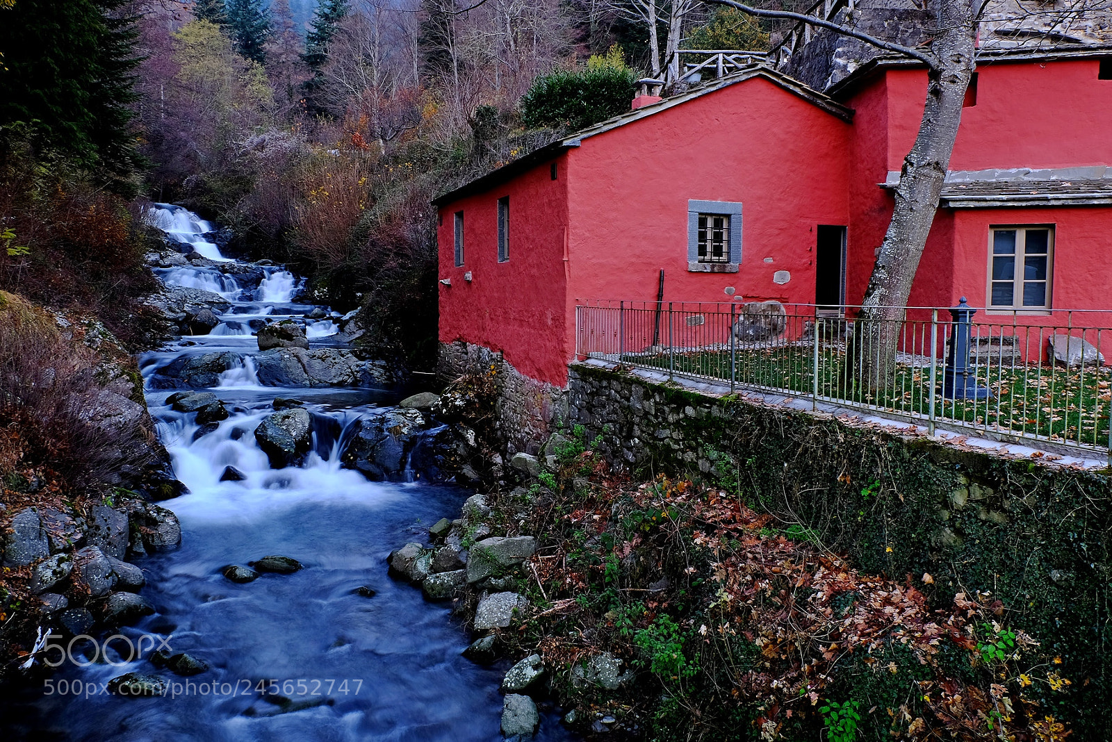 Fujifilm X-M1 sample photo. The red house and photography