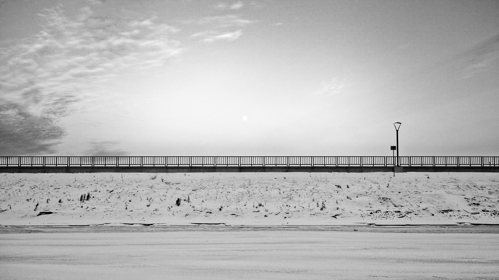 Canon EF 16-35mm F4L IS USM sample photo. Mooncentered photography