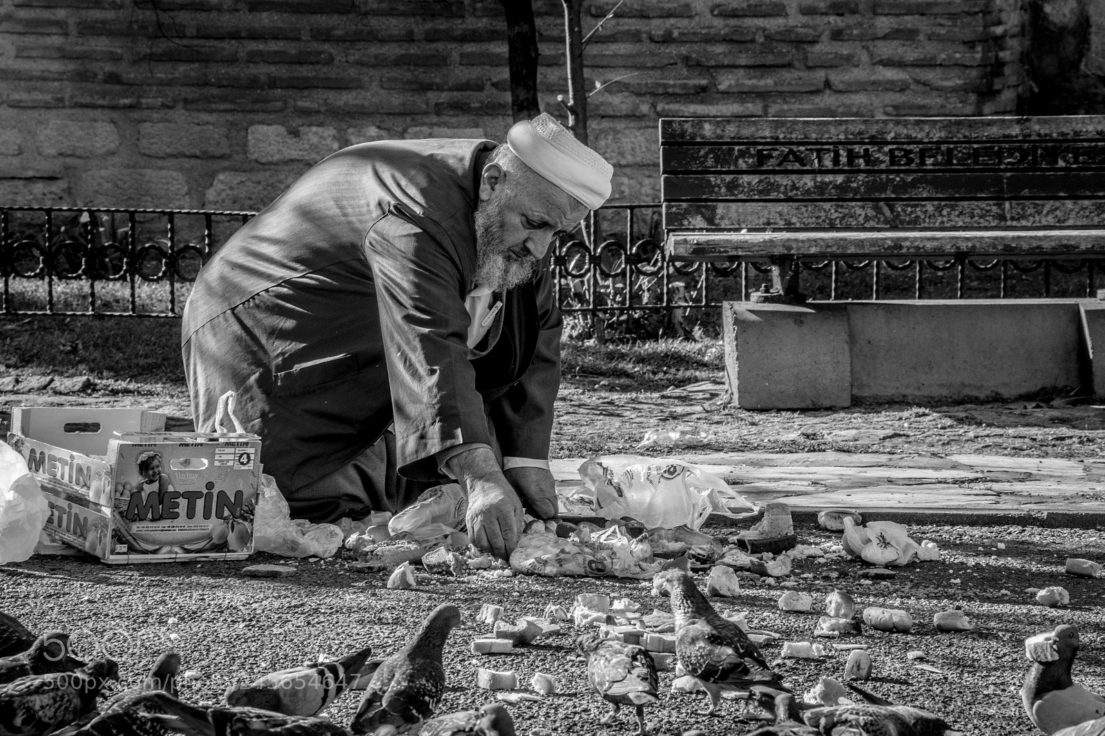 Canon EOS 77D (EOS 9000D / EOS 770D) sample photo. Hacı is feeding everyday photography