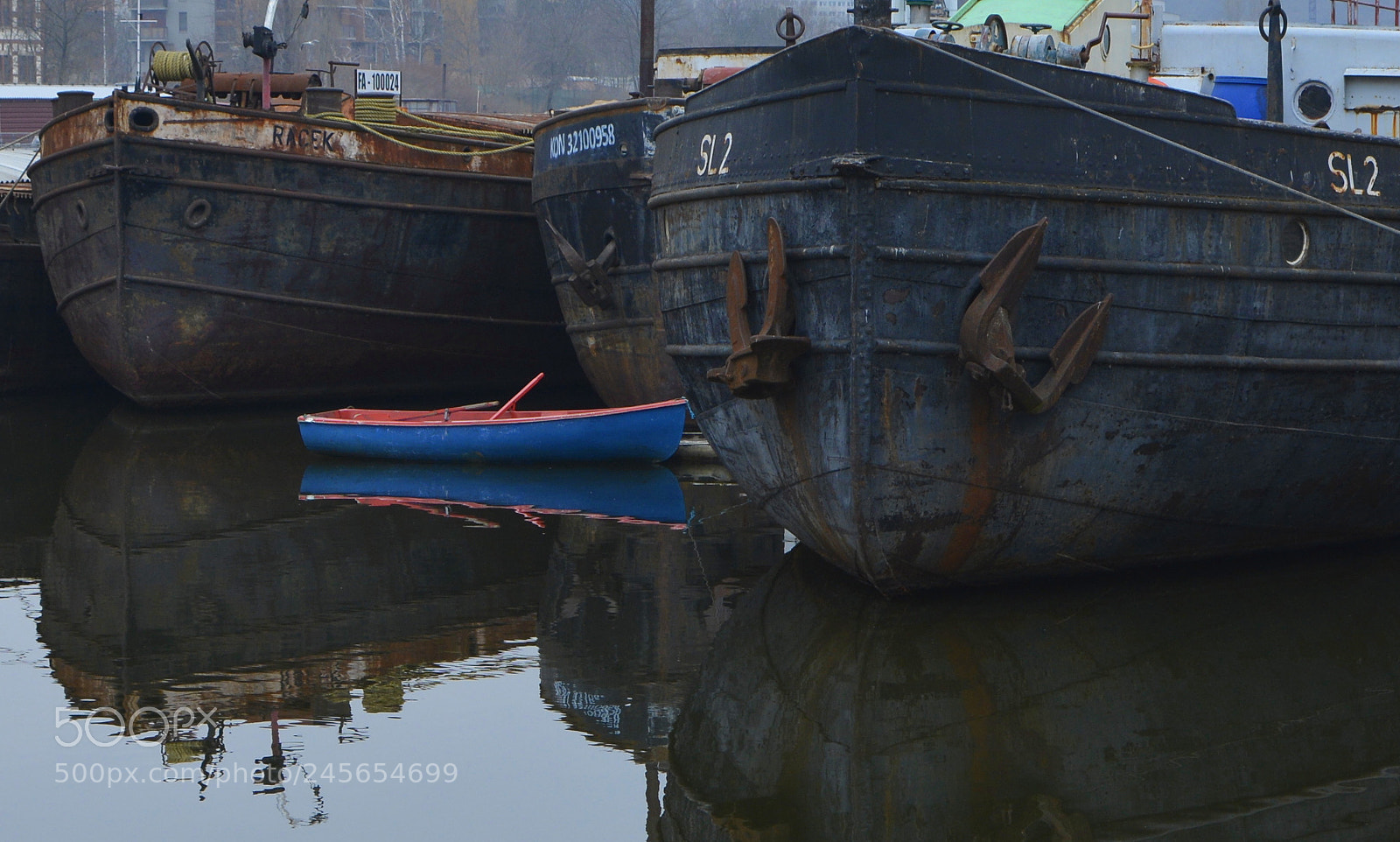 Nikon D5200 + Nikon AF-S DX Nikkor 35mm F1.8G sample photo. Ship photography