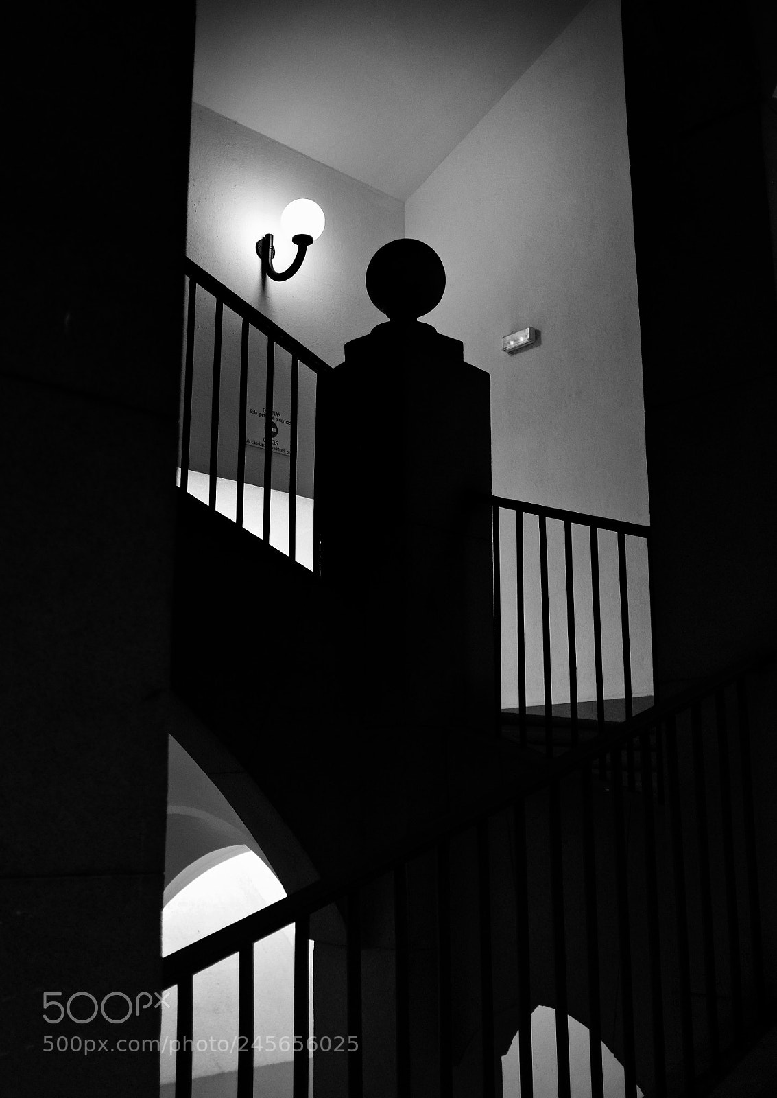 Fujifilm X100T sample photo. Treppenhaus lampe  photography