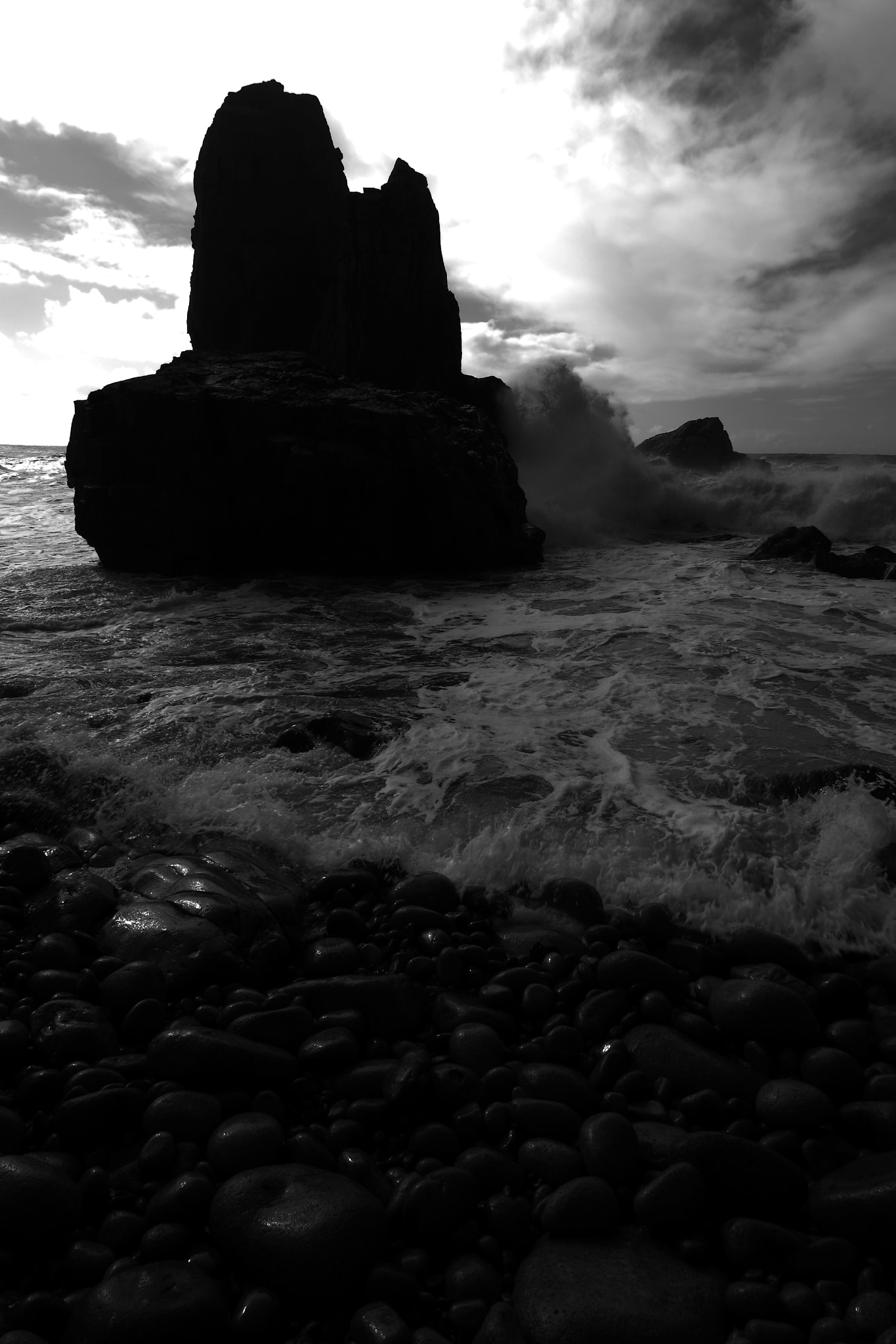 Canon EOS 550D (EOS Rebel T2i / EOS Kiss X4) + Canon EF-S 10-18mm F4.5–5.6 IS STM sample photo. The rock... photography
