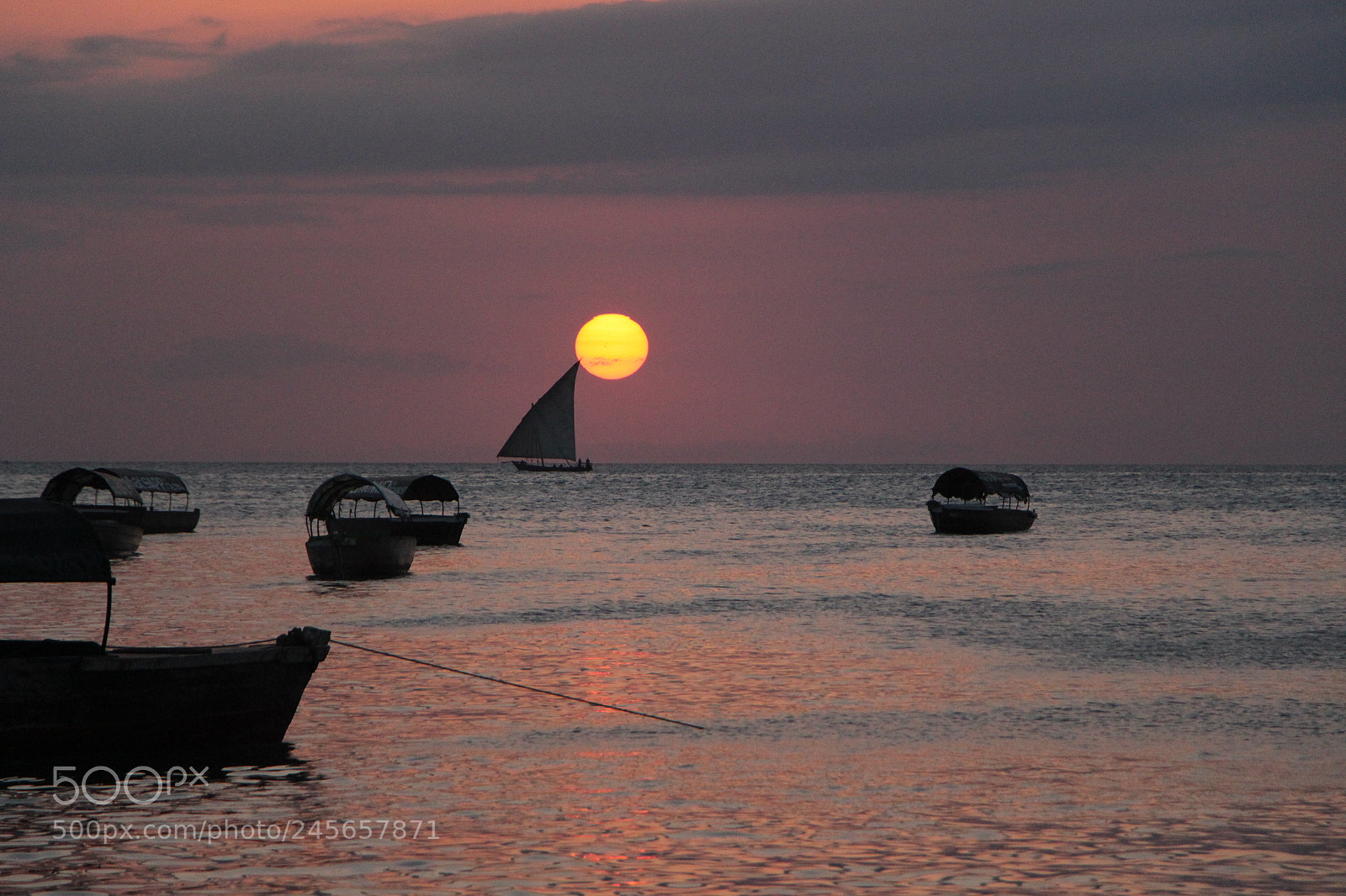 Canon EOS 700D (EOS Rebel T5i / EOS Kiss X7i) sample photo. Dhow meets sun photography