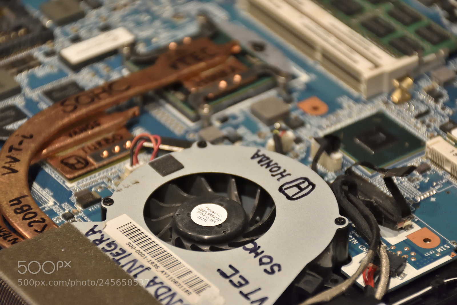 Nikon D7200 sample photo. Laptop cpu heatsink and photography