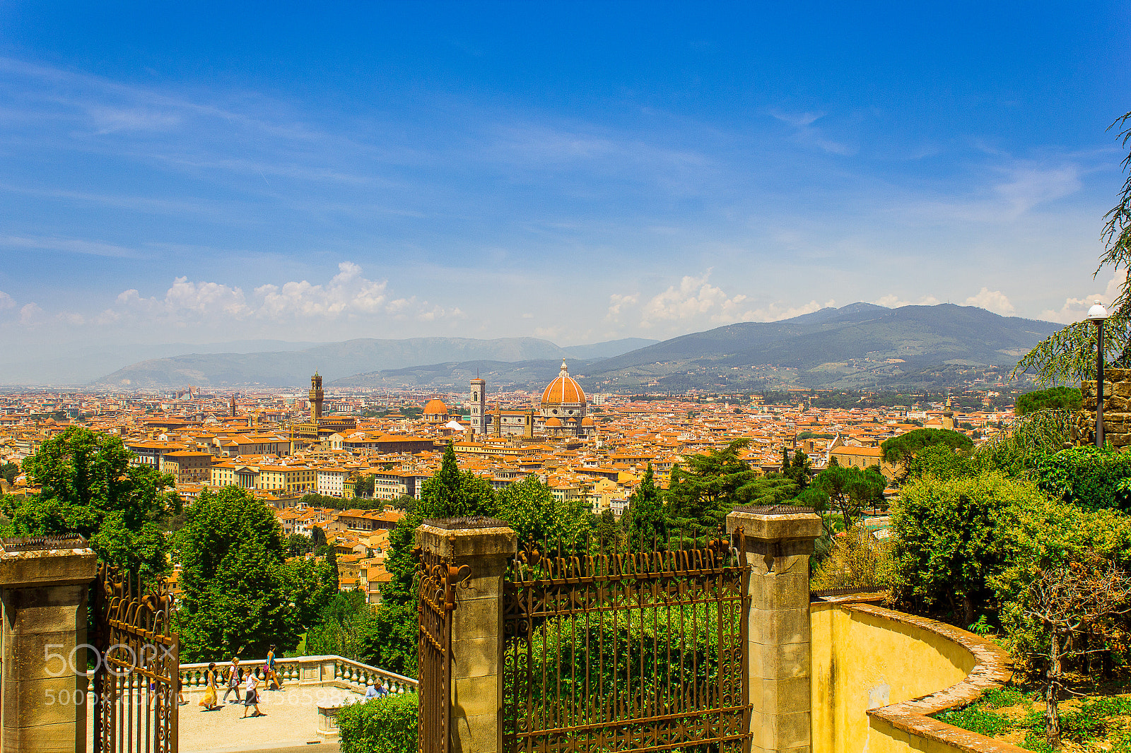 Canon EOS 550D (EOS Rebel T2i / EOS Kiss X4) sample photo. Duomo from piazza photography