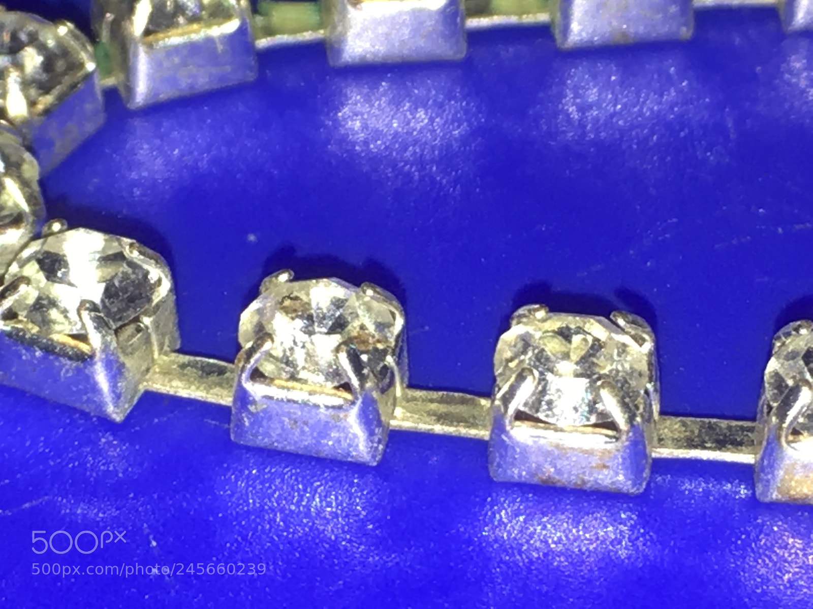 Apple iPhone SE sample photo. More diamonds photography