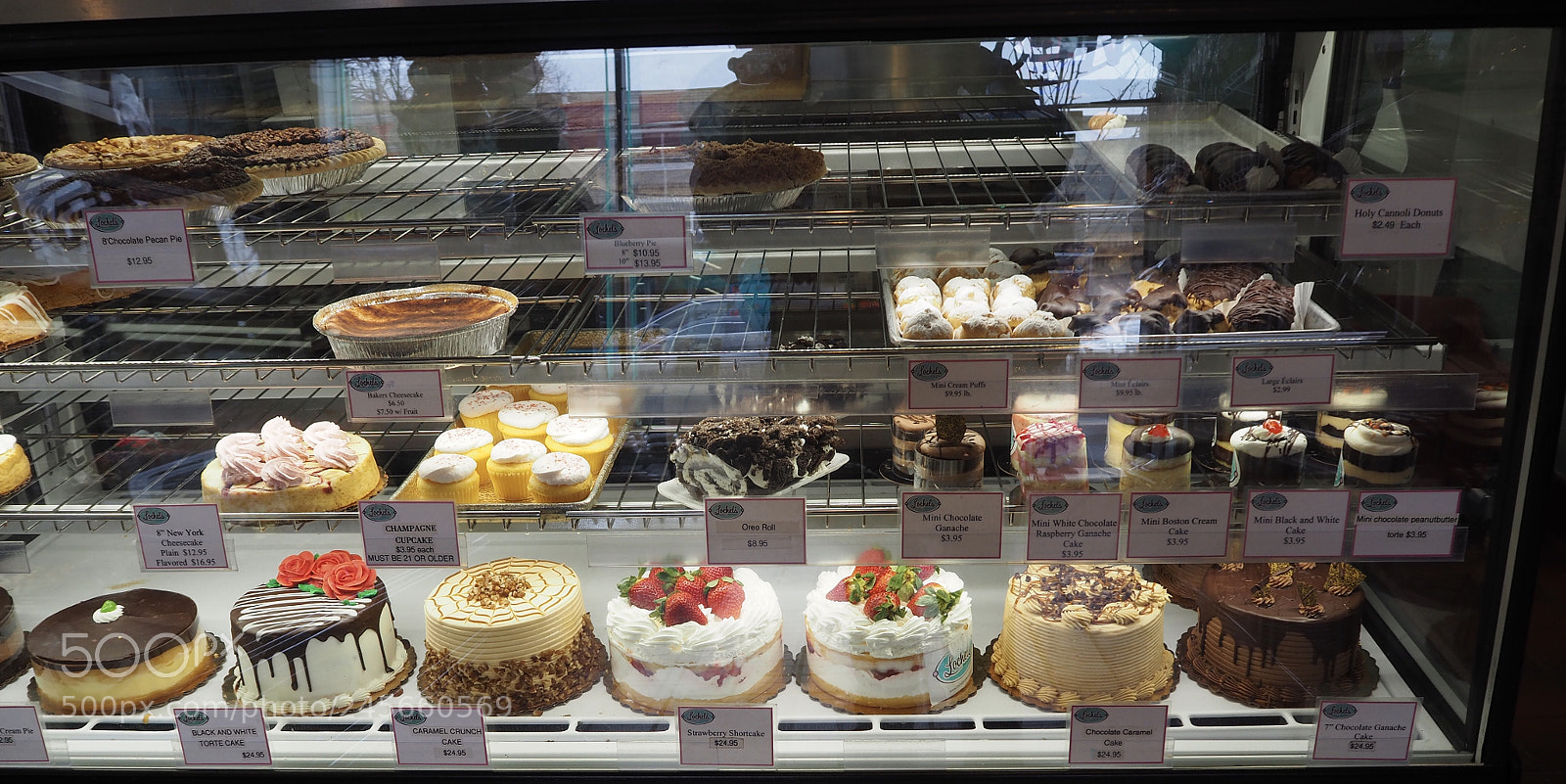 Olympus OM-D E-M10 II sample photo. Cakes in glass photography