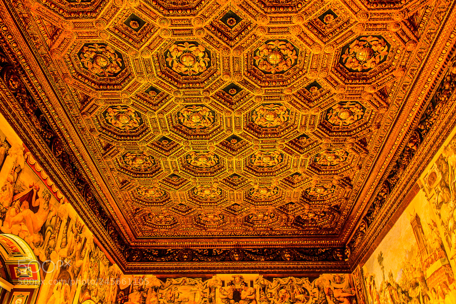 Canon EOS 550D (EOS Rebel T2i / EOS Kiss X4) sample photo. Golden ceiling photography