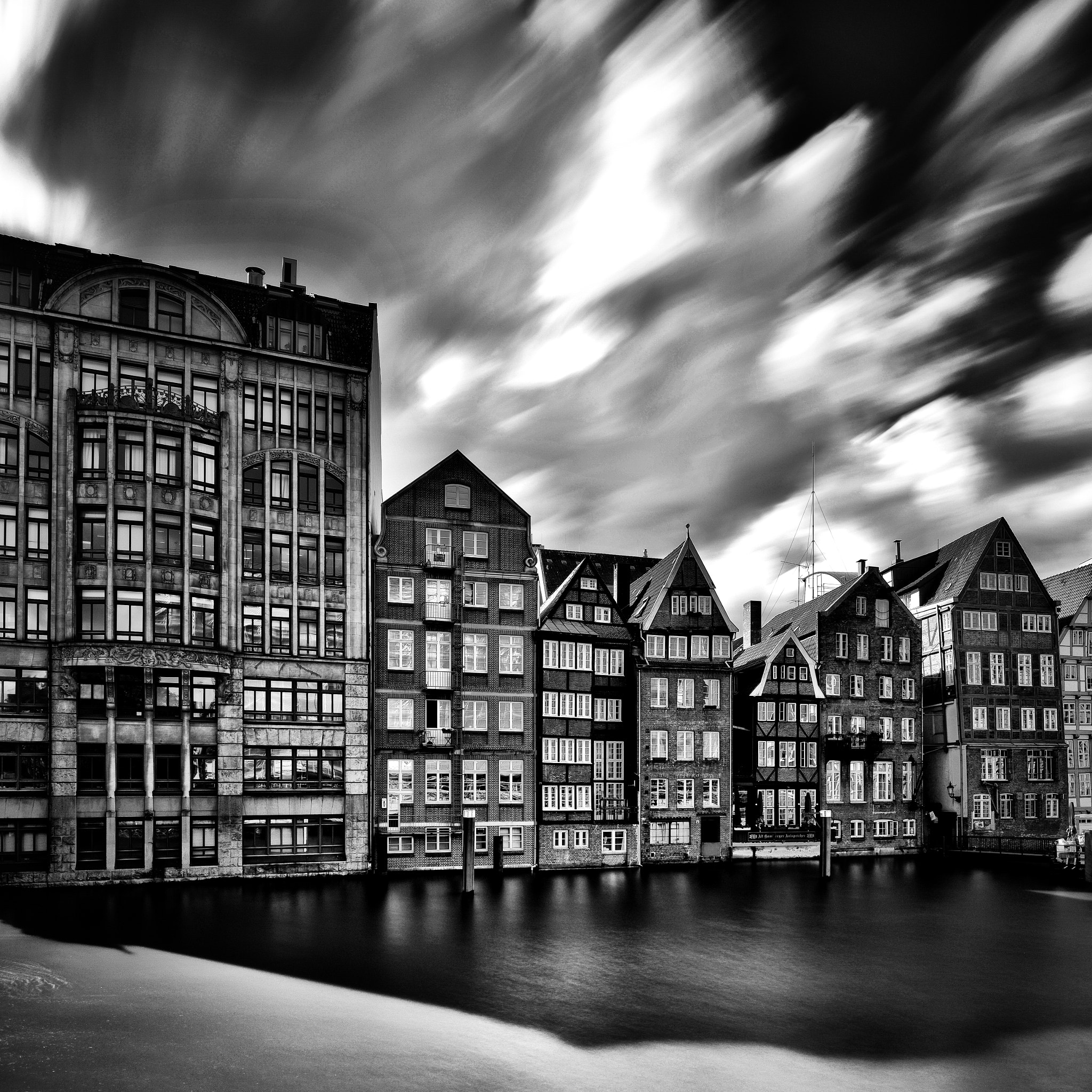 Nikon AF-S Nikkor 16-35mm F4G ED VR sample photo. Hamburg photography