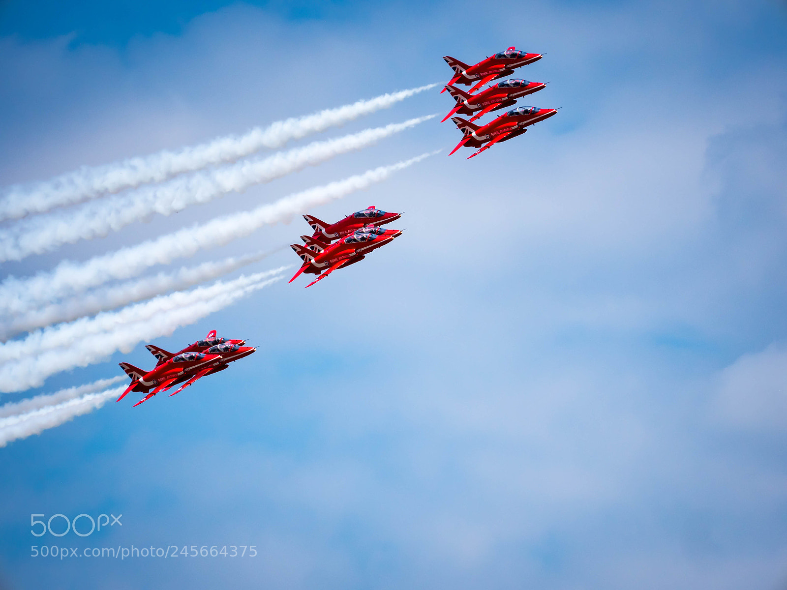 Panasonic Lumix DMC-GH4 sample photo. Red arrows, showing off photography