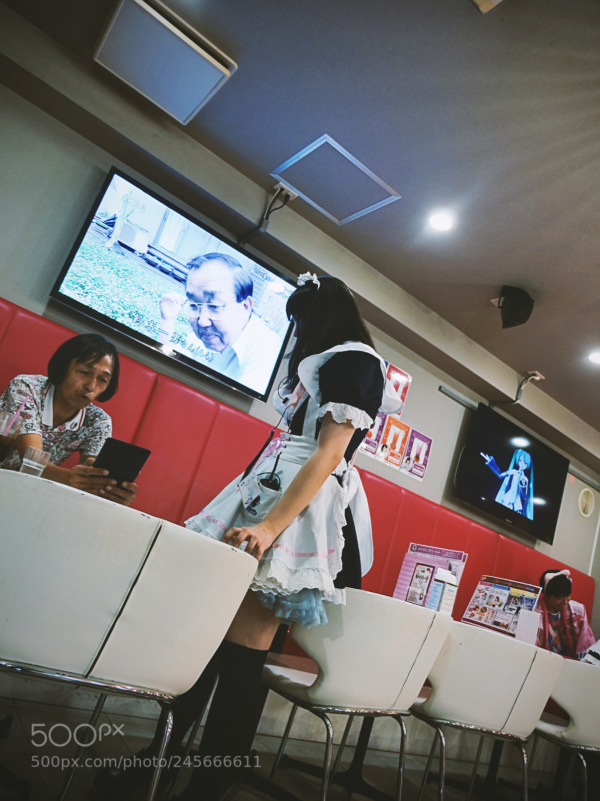 Panasonic Lumix DC-GH5 sample photo. Maid cafe photography