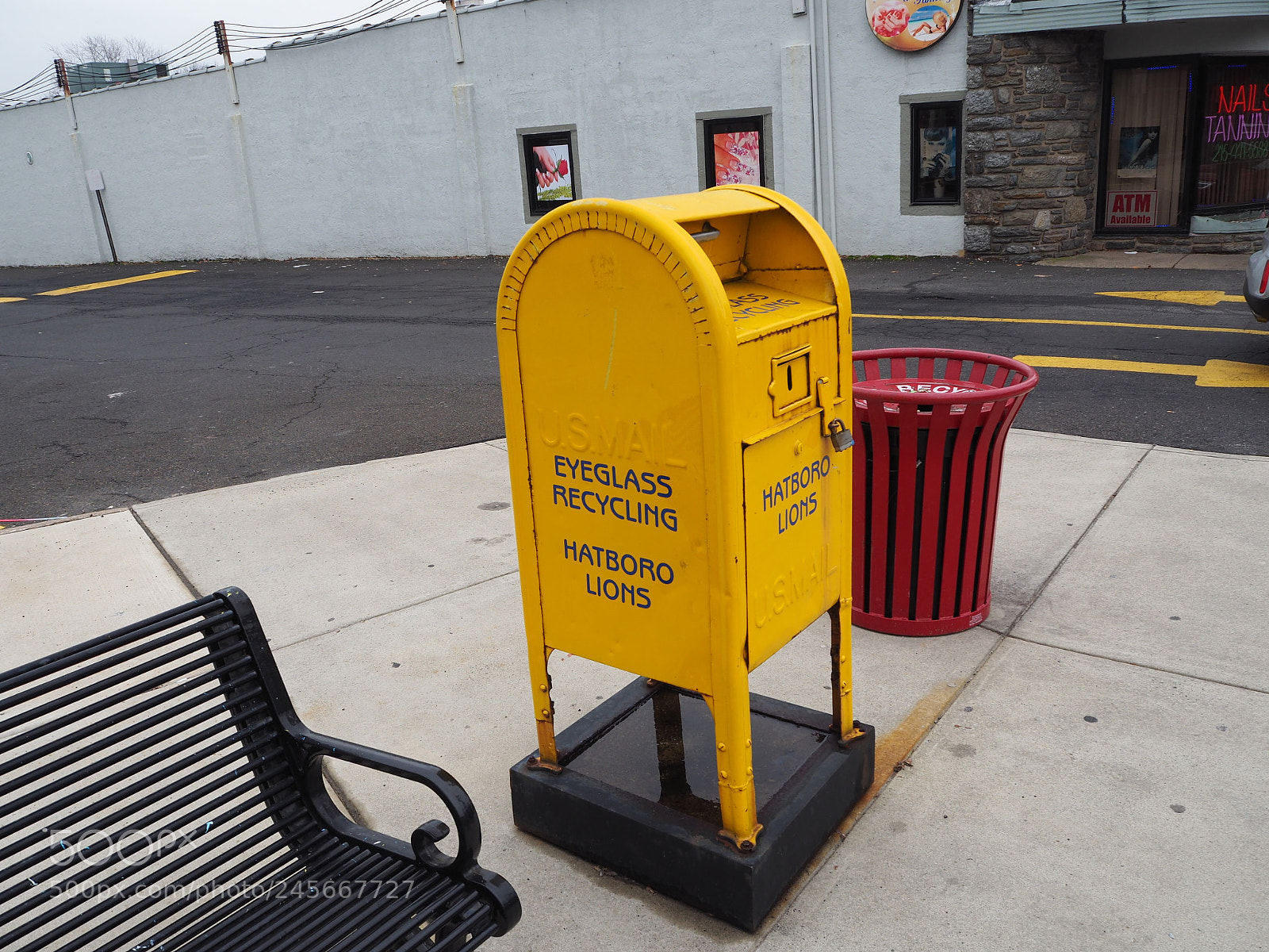 Olympus OM-D E-M10 II sample photo. Eyeglass recycling hope there photography