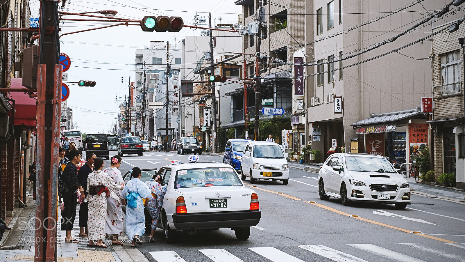 Panasonic Lumix DC-GH5 sample photo. Gion kimonos 01 photography