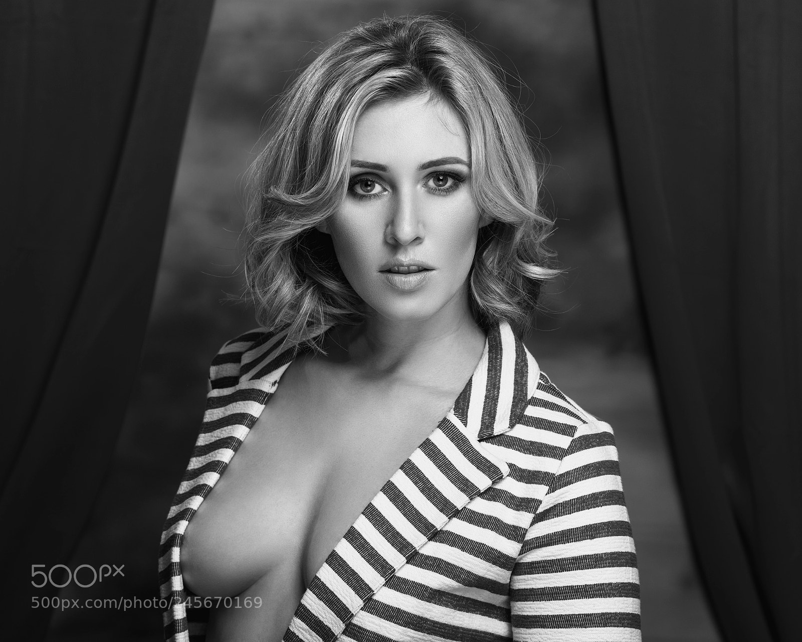 Nikon D4 sample photo. La vio - curtain photography