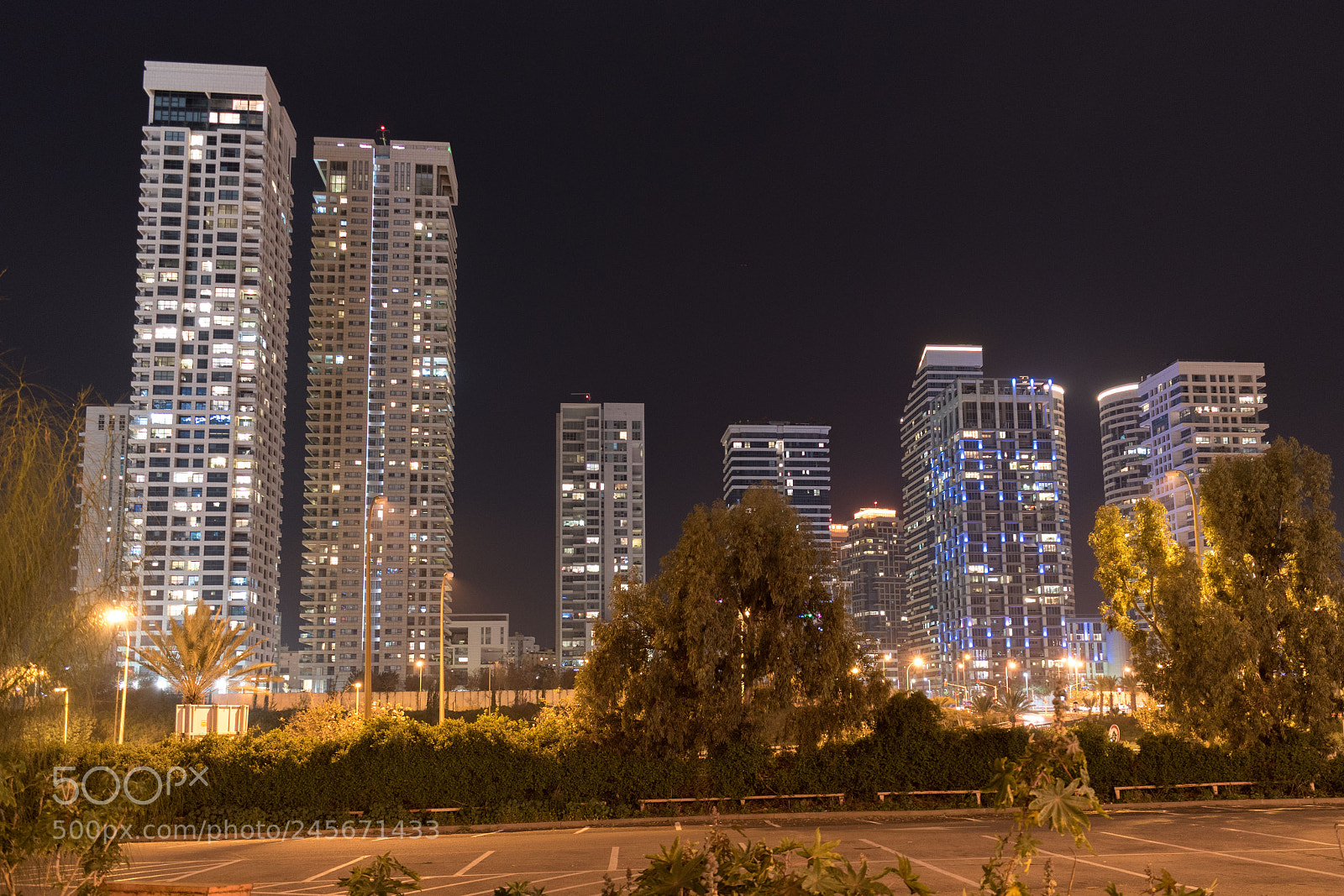 Nikon D5600 sample photo. Cityscape night photography