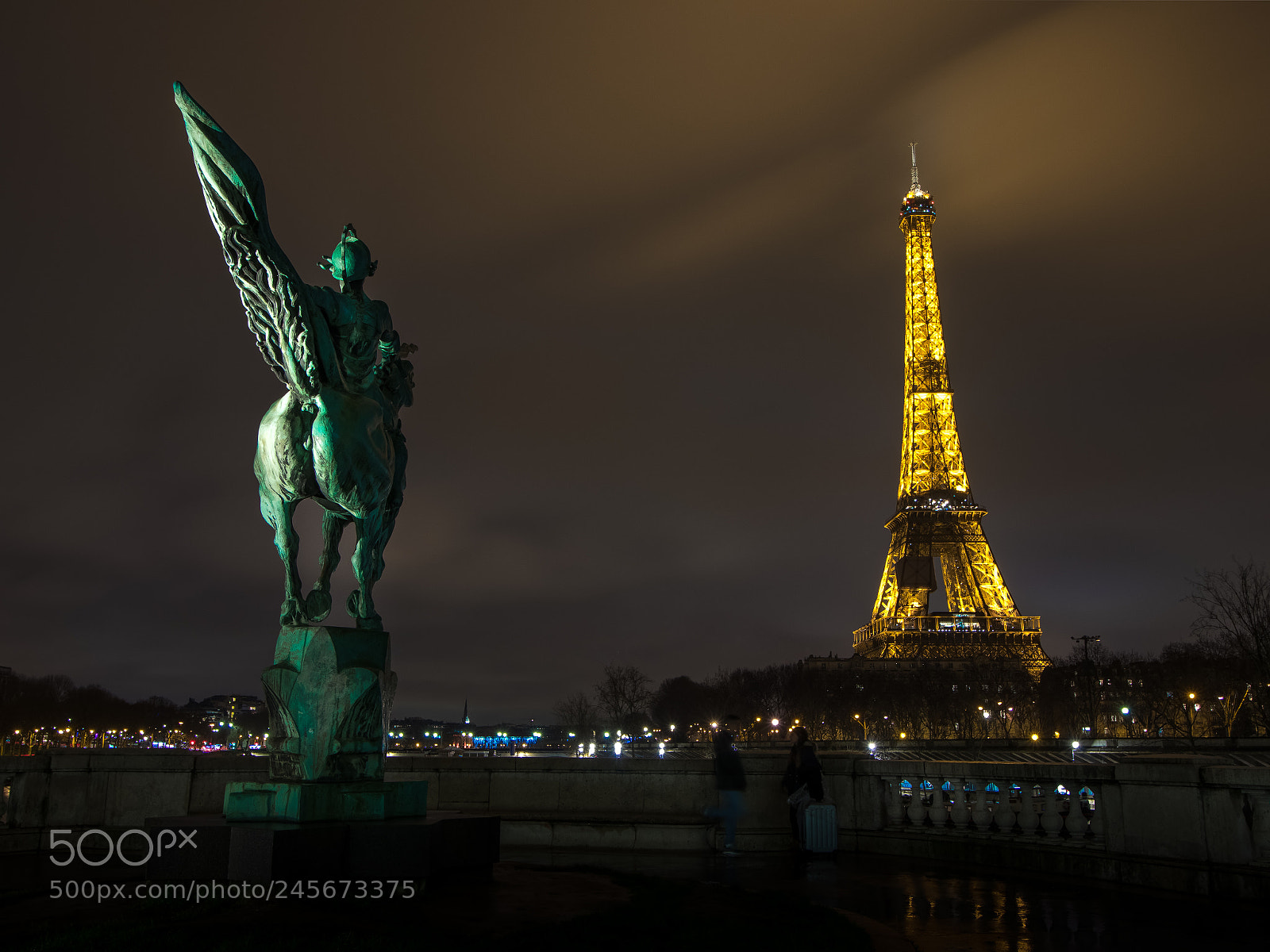 Canon EOS 200D (EOS Rebel SL2 / EOS Kiss X9) sample photo. Golden eiffel tower photography