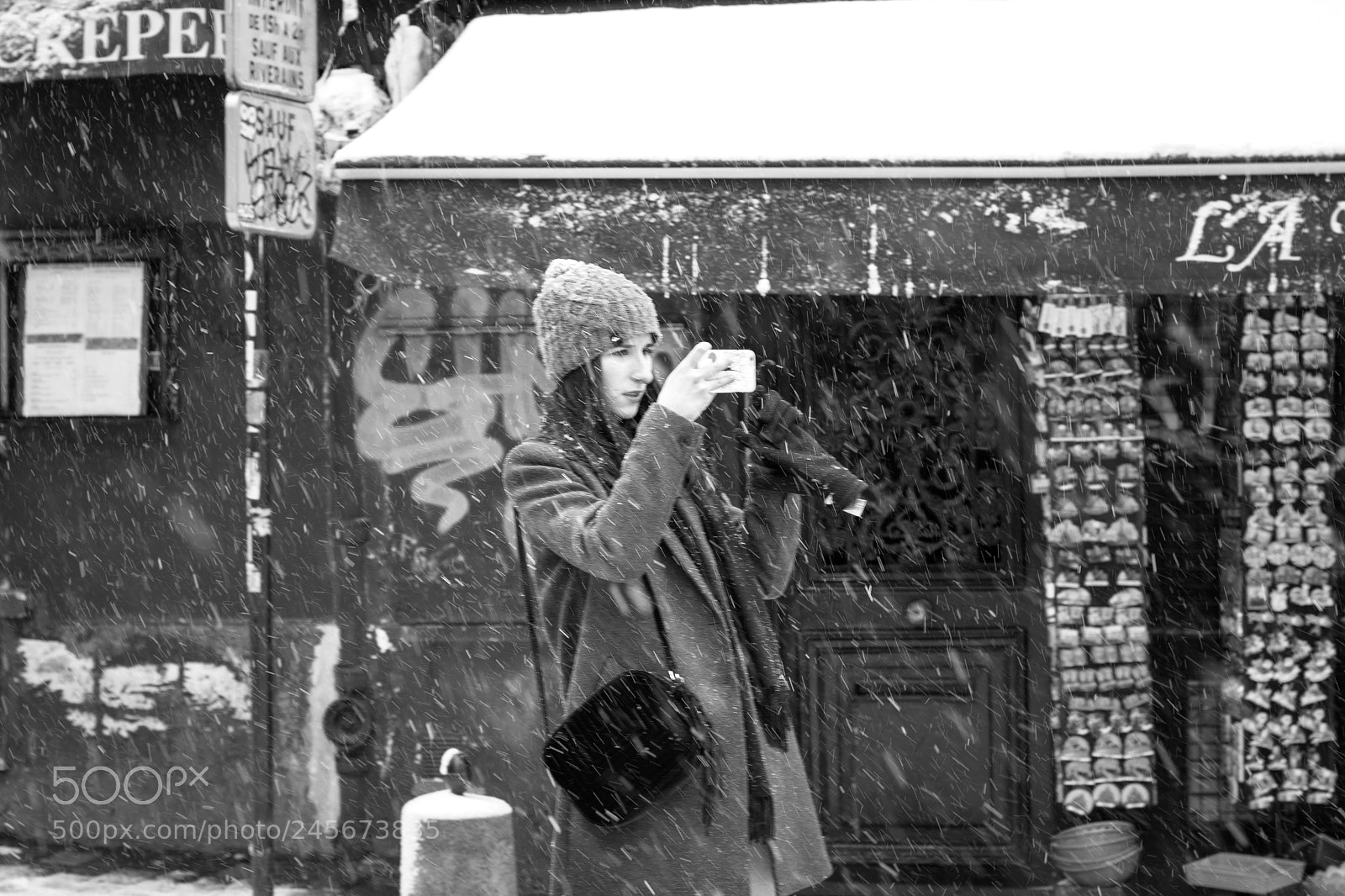 Canon EOS 200D (EOS Rebel SL2 / EOS Kiss X9) sample photo. People taking photos photography
