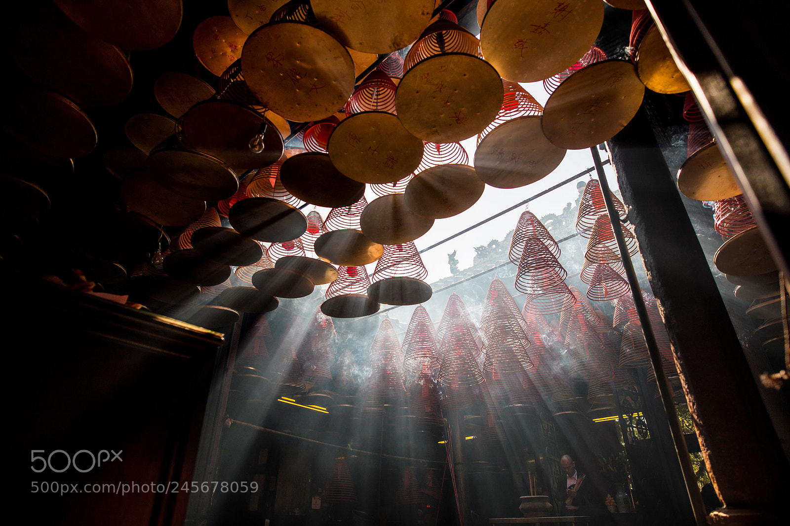 Canon EOS 5DS R sample photo. Temple light photography
