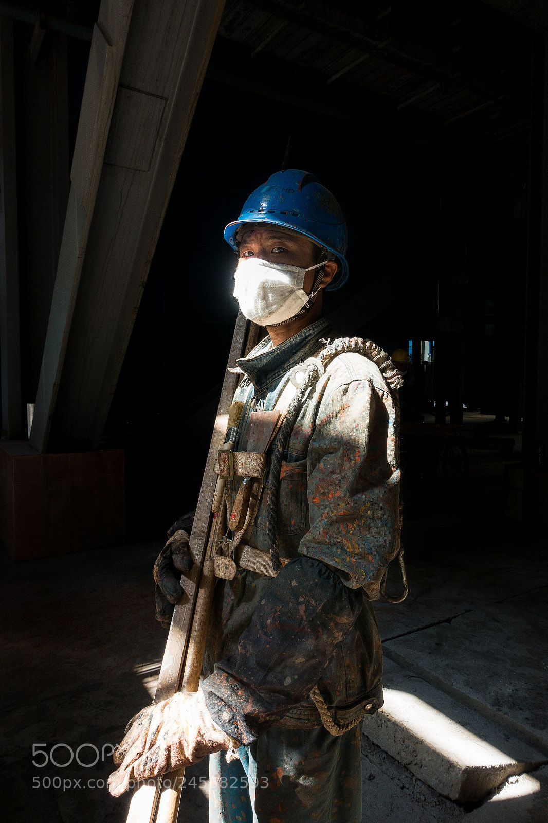 Sony Cyber-shot DSC-RX100 III sample photo. 带着口罩的油漆工 photography