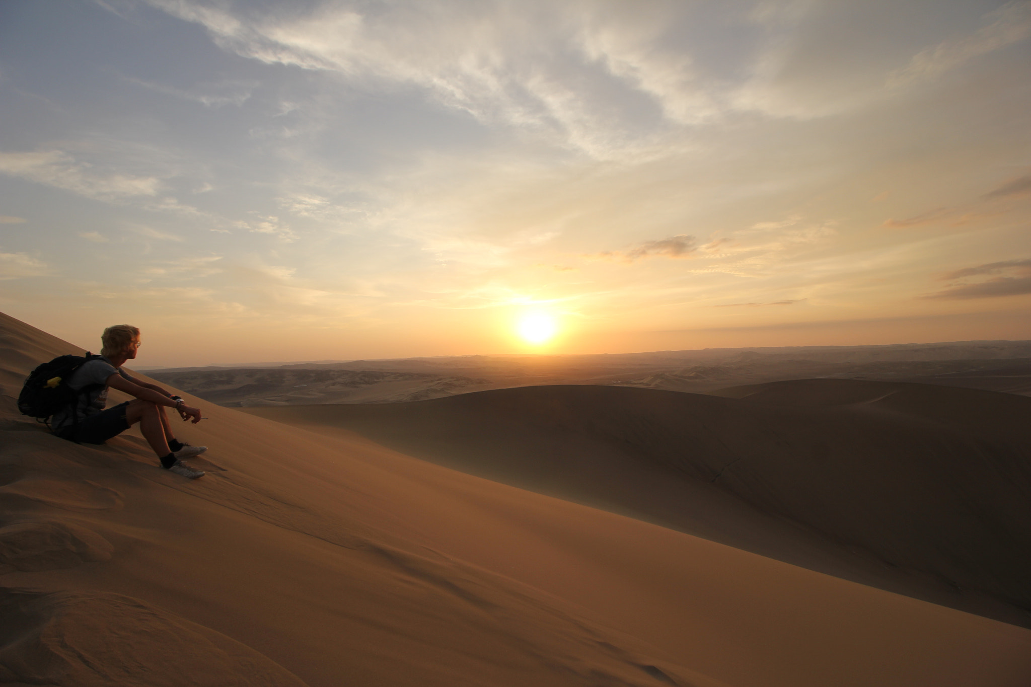 Canon EOS 550D (EOS Rebel T2i / EOS Kiss X4) + Canon EF-S 10-18mm F4.5–5.6 IS STM sample photo. Desert sunset in peru photography