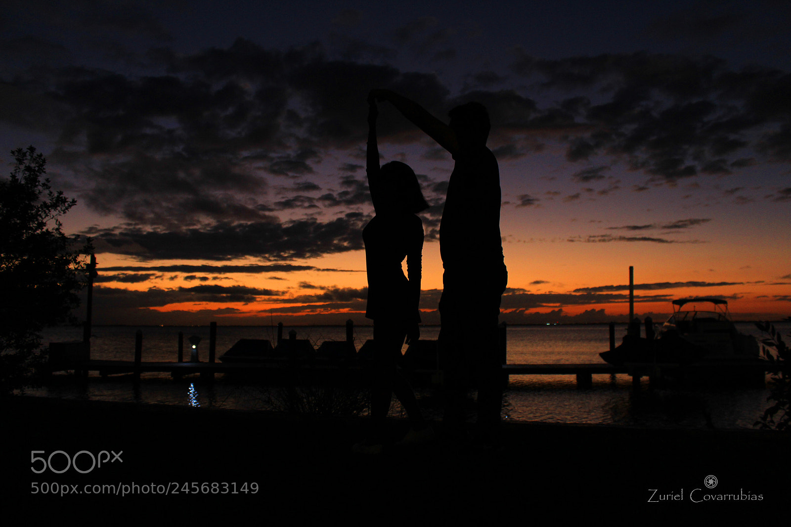 Canon EOS 1300D (EOS Rebel T6 / EOS Kiss X80) sample photo. Dancing silhouettes photography