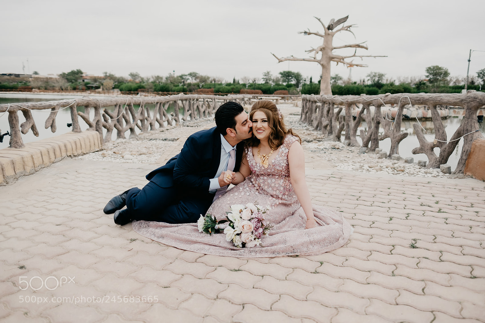Fujifilm X-T2 sample photo. Kissing couple photography