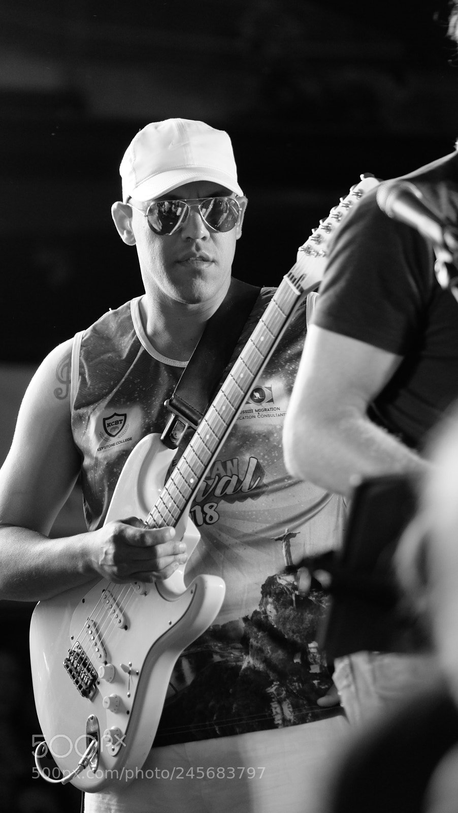 Fujifilm X-T1 sample photo. Guitar guy photography