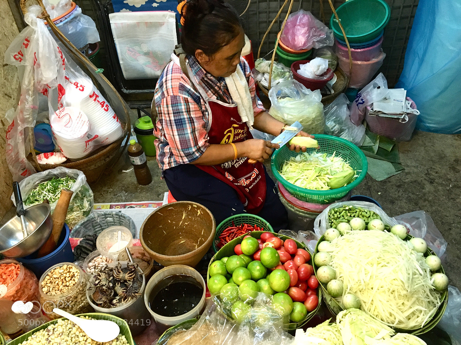 Apple iPhone SE sample photo. Somtam lady bangkok photography