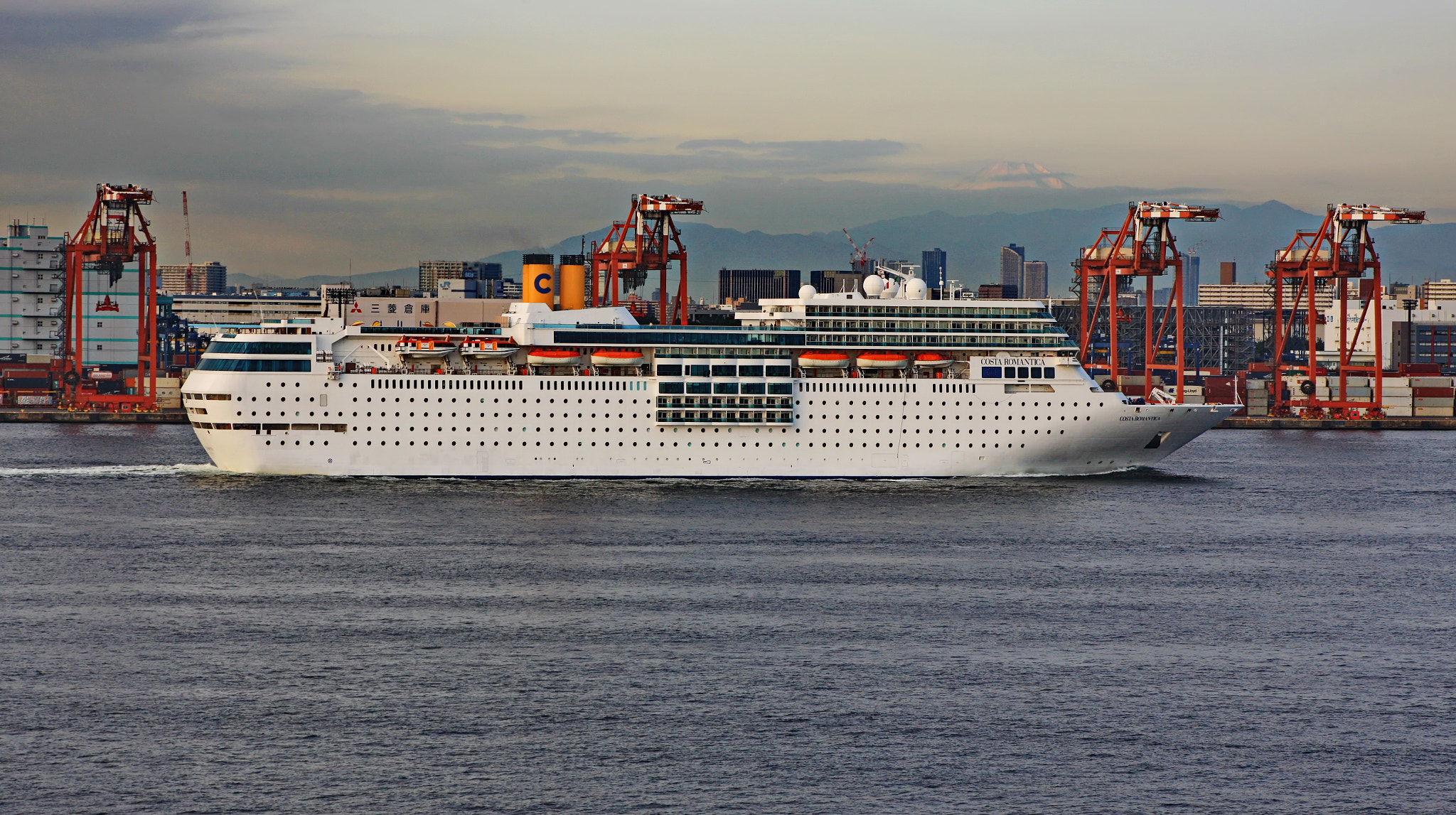 EF75-300mm f/4-5.6 sample photo. Costa romantica photography