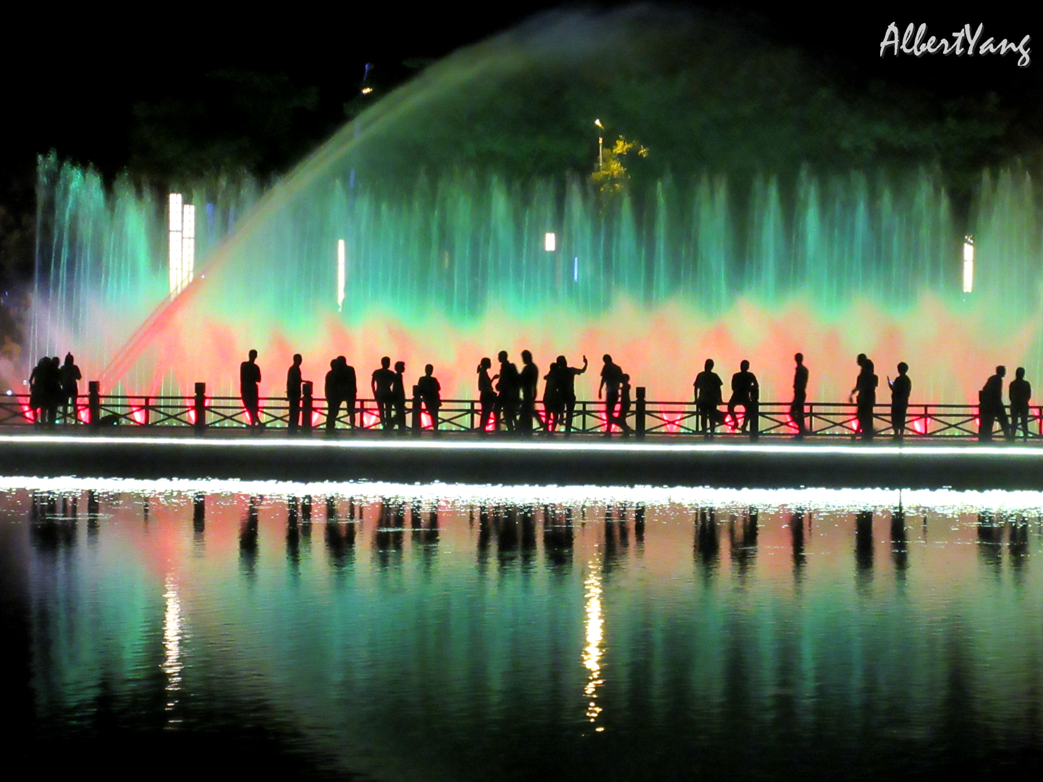 Canon PowerShot ELPH 350 HS (IXUS 275 HS / IXY 640) sample photo. The carnival of humanity under the fountain photography