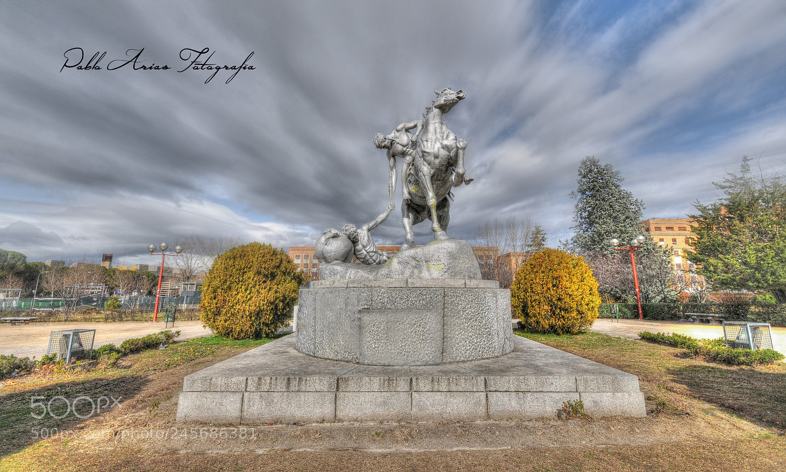 Nikon D300 sample photo. Los portadores de la photography