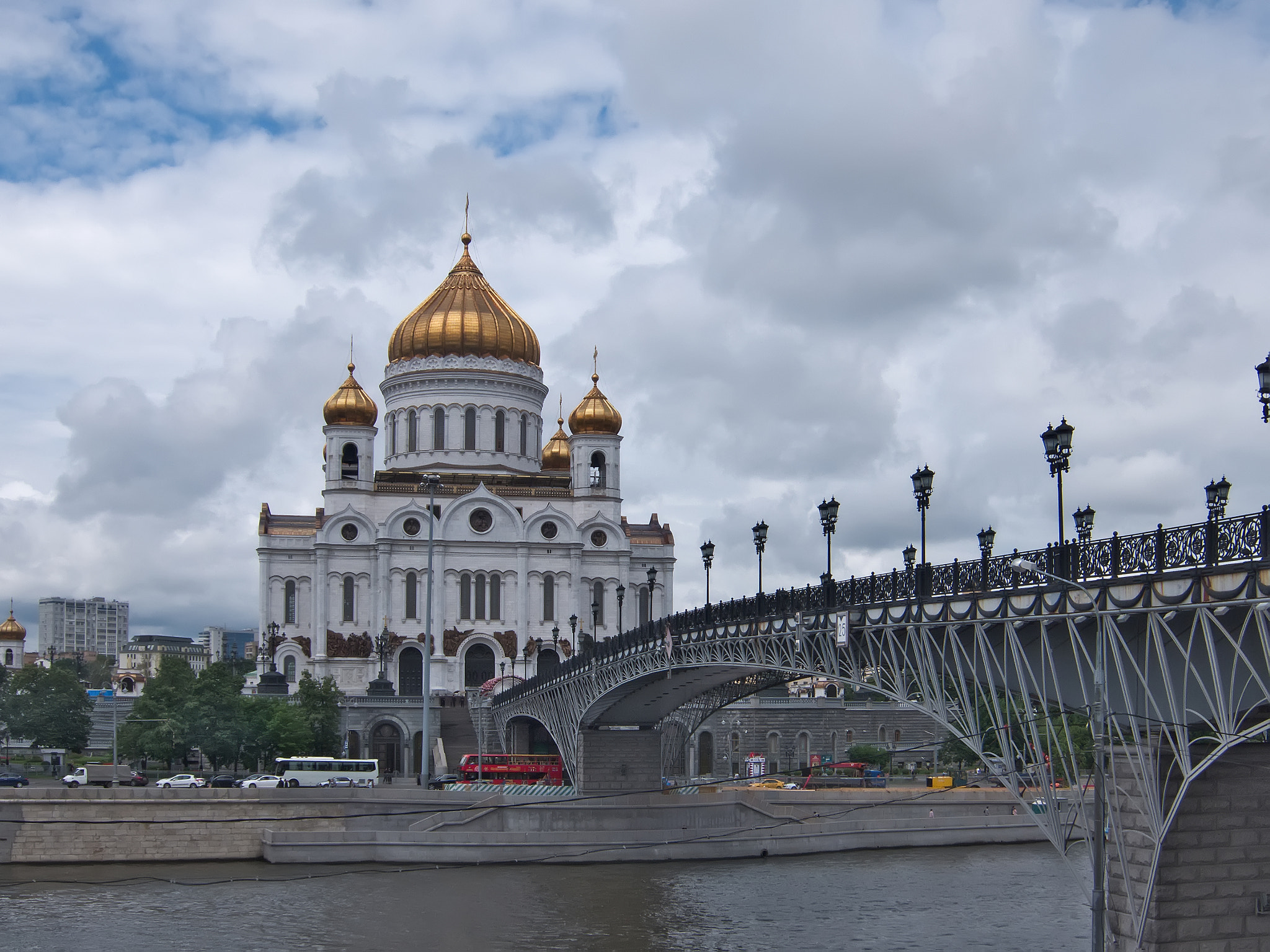 Fujifilm XQ1 sample photo. Cathedral of christ the saviour. moscow. photography