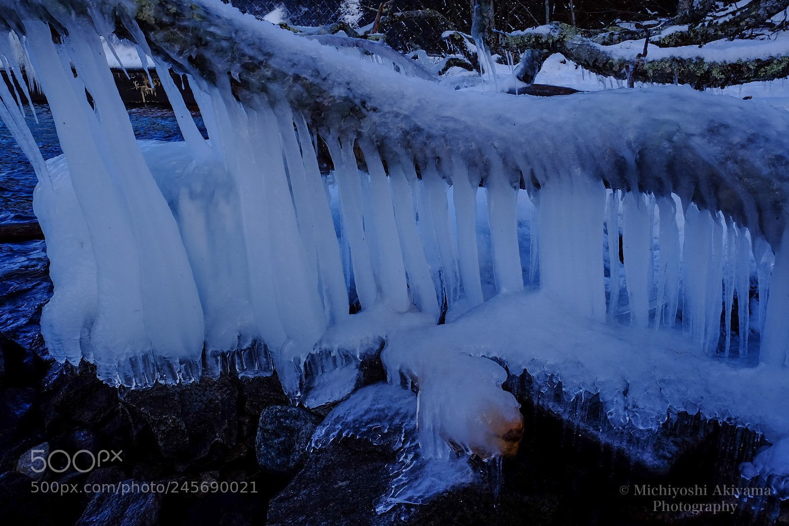 Fujifilm X-T1 sample photo. Splash ice photography