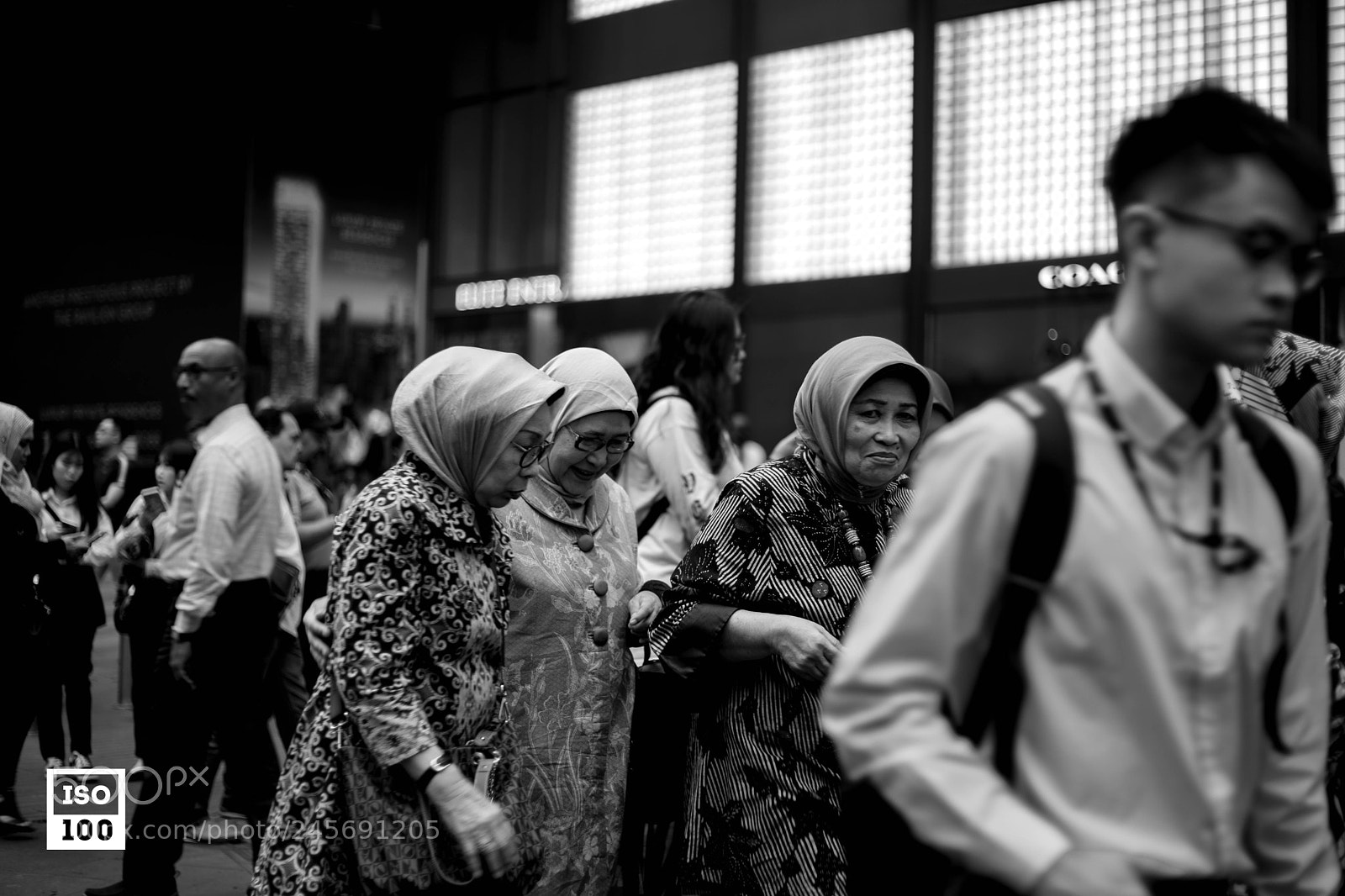 Sony a7 sample photo. Old ladies in kuala photography