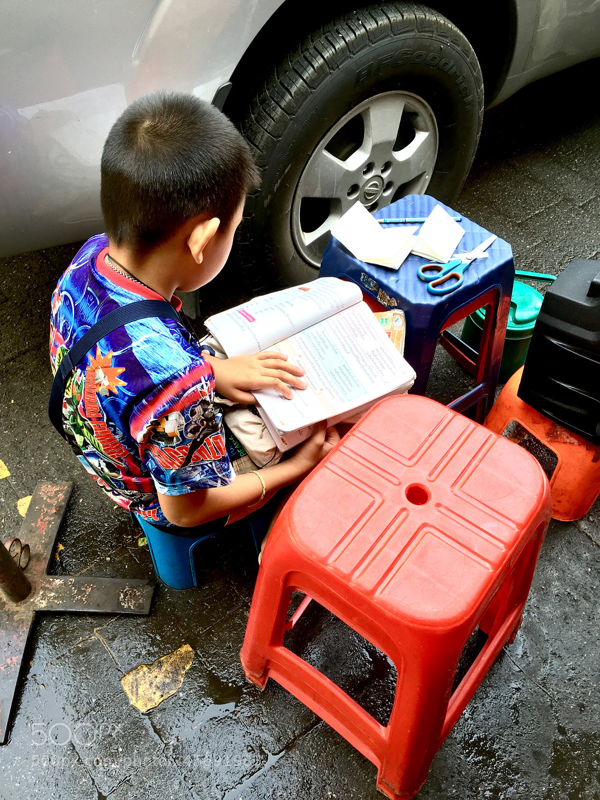 Apple iPhone SE sample photo. Street student bangkok photography