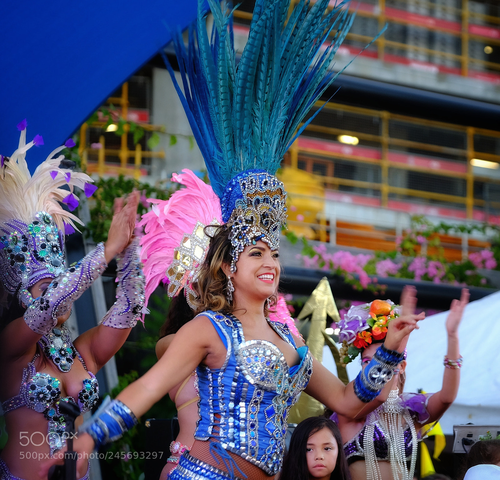 Fujifilm X-T1 sample photo. Leading the pack. photography
