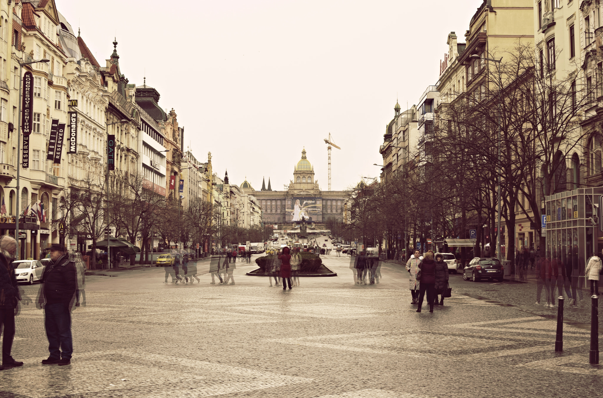 Nikon D5300 + Nikon AF-S DX Nikkor 35mm F1.8G sample photo. Life on the wenceslas square photography